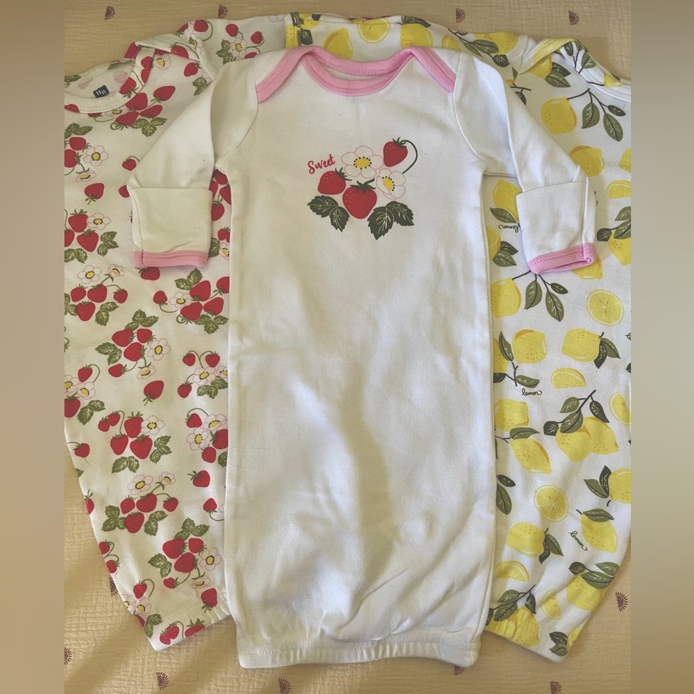 Hudson Baby 0-6M Baby Sleep Gowns, 3-Pack, Strawberries Lemons